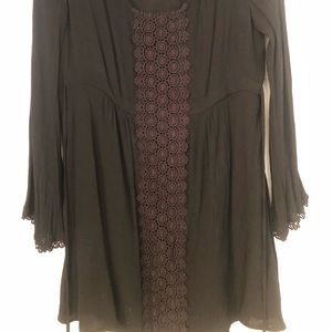 Buttons black tunic with lace front accent